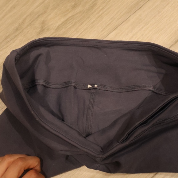 ALO Yoga Shorts - Picture 2 of 6